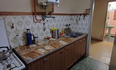 Casa en venta - 3 Dormitorios 1 Baño - Quilmes