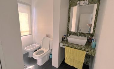 Excelente Propiedad en 2 Plantas con Piscina