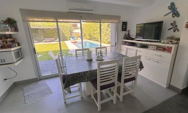 Excelente Propiedad en 2 Plantas con Piscina