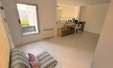 Excelente Propiedad en 2 Plantas con Piscina