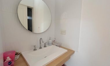 Excelente Propiedad en 2 Plantas con Piscina