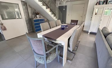 Excelente Propiedad en 2 Plantas con Piscina