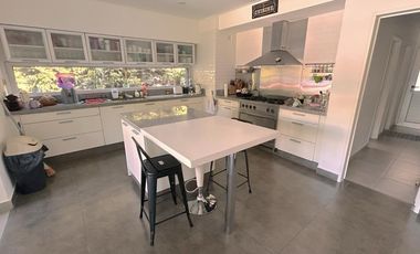 Excelente Propiedad en 2 Plantas con Piscina