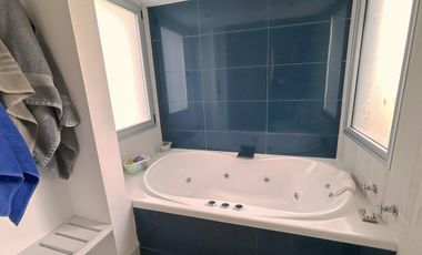 Excelente Propiedad en 2 Plantas con Piscina