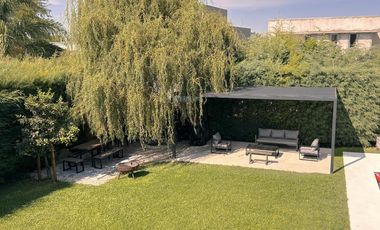 Excelente Propiedad en 2 Plantas con Piscina