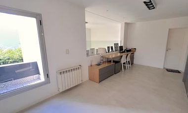 Excelente Propiedad en 2 Plantas con Piscina