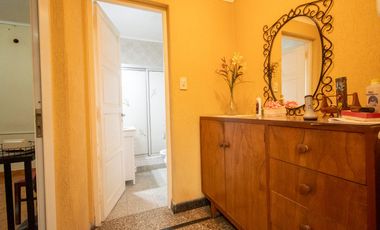 Casa de 4 dormitorios  con patio verde y cochera en Barrio Ma. Selva!