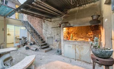 Casa de 4 dormitorios  con patio verde y cochera en Barrio Ma. Selva!