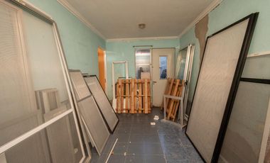 Casa de 4 dormitorios  con patio verde y cochera en Barrio Ma. Selva!