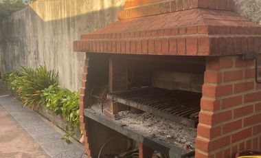 CASA EN VENTA 4 amb / mas   1 depto de 2 ambientes/o quincho  terreno propio APTO CREDITO