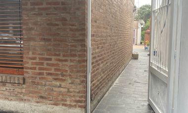 CASA EN VENTA 4 amb / mas   1 depto de 2 ambientes/o quincho  terreno propio APTO CREDITO
