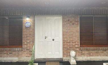 CASA EN VENTA 4 amb / mas   1 depto de 2 ambientes/o quincho  terreno propio APTO CREDITO