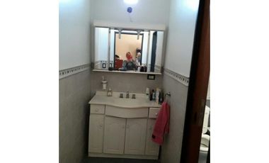 CASA EN VENTA 4 amb / mas   1 depto de 2 ambientes/o quincho  terreno propio APTO CREDITO