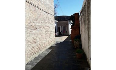 CASA EN VENTA 4 amb / mas   1 depto de 2 ambientes/o quincho  terreno propio APTO CREDITO