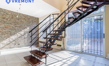 Lisandro Mendez 3400. Triplex en venta de 4 amb. Pileta. Remedios de Escalada.