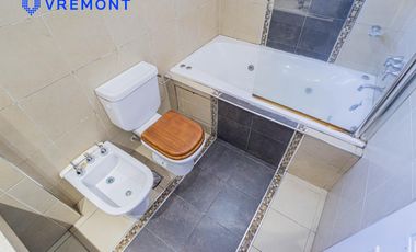 Lisandro Mendez 3400. Triplex en venta de 4 amb. Pileta. Remedios de Escalada.