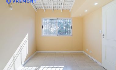 Lisandro Mendez 3400. Triplex en venta de 4 amb. Pileta. Remedios de Escalada.