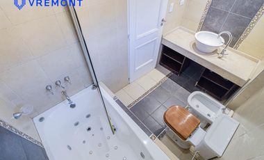 Lisandro Mendez 3400. Triplex en venta de 4 amb. Pileta. Remedios de Escalada.