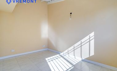 Lisandro Mendez 3400. Triplex en venta de 4 amb. Pileta. Remedios de Escalada.