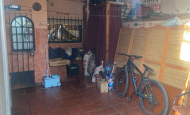 Casa en venta - 4 Dormitorios 1 Baño 1 Cochera - Quilmes