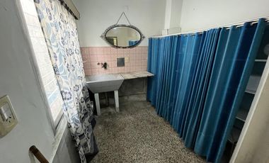 Casa en  venta 3 ambientes con jardín, galpón y espacio guardacoche, apta crédito - Wilde