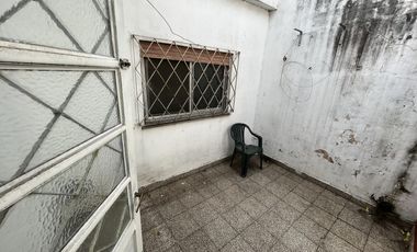 Casa en  venta 3 ambientes con jardín, galpón y espacio guardacoche, apta crédito - Wilde