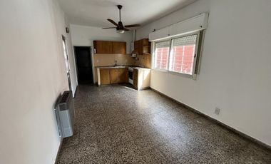 Casa en  venta 3 ambientes con jardín, galpón y espacio guardacoche, apta crédito - Wilde