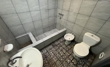 Casa en  venta 3 ambientes con jardín, galpón y espacio guardacoche, apta crédito - Wilde