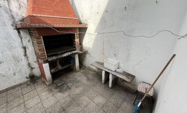 Casa en  venta 3 ambientes con jardín, galpón y espacio guardacoche, apta crédito - Wilde