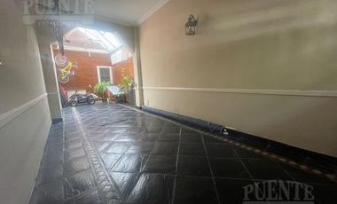 Casa en Lomas Este