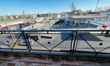 Venta de Galpon en Tablada - En bloque con dos departamentos de 3 ambientes -