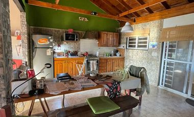 Galpón de 9 x 25 con monoambiente divisible en planta alta - Wilde