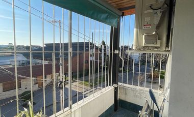 Galpón de 9 x 25 con monoambiente divisible en planta alta - Wilde