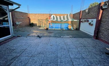 Galpón de 9 x 25 con monoambiente divisible en planta alta - Wilde