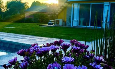 Casa en venta - 4 Dormitorios 4 Baños - 3.000Mts2 - La Plata