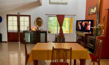 Casa en venta - 4 Dormitorios 4 Baños - 3.000Mts2 - La Plata