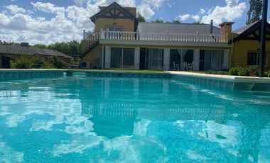 Casa en venta - 4 Dormitorios 4 Baños - 3.000Mts2 - La Plata