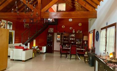 Casa en venta - 4 Dormitorios 4 Baños - 3.000Mts2 - La Plata