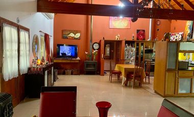 Casa en venta - 4 Dormitorios 4 Baños - 3.000Mts2 - La Plata