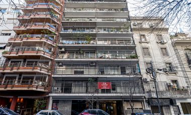 VENTA - 6 AMBIENTES - DEPENDENCIA - APTO PROF. - BALCÓN CORRIDO - 2 PATIOS - BAULERA - RECOLETA