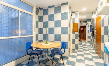 VENTA - 6 AMBIENTES - DEPENDENCIA - APTO PROF. - BALCÓN CORRIDO - 2 PATIOS - BAULERA - RECOLETA