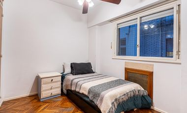 VENTA - 6 AMBIENTES - DEPENDENCIA - APTO PROF. - BALCÓN CORRIDO - 2 PATIOS - BAULERA - RECOLETA