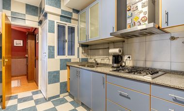 VENTA - 6 AMBIENTES - DEPENDENCIA - APTO PROF. - BALCÓN CORRIDO - 2 PATIOS - BAULERA - RECOLETA