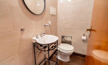 VENTA - 6 AMBIENTES - DEPENDENCIA - APTO PROF. - BALCÓN CORRIDO - 2 PATIOS - BAULERA - RECOLETA