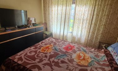Casa de 3 ambientes con cochera y jardín  en muy buen estado- En venta