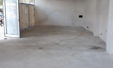 Impecable local en esquina. Pichincha. 150 m2