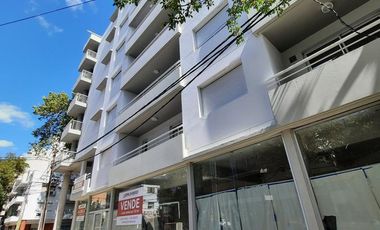 Impecable local en esquina. Pichincha. 150 m2