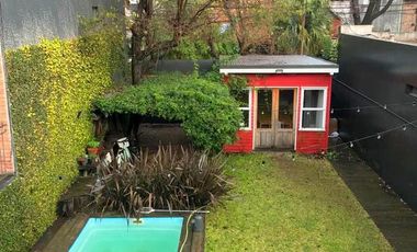 A 3/c de Av. Maipú, Casa en 2 Plantas, 5 Amb. con Fondo, Piscina y Cochera