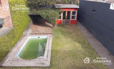 A 3/c de Av. Maipú, Casa en 2 Plantas, 5 Amb. con Fondo, Piscina y Cochera