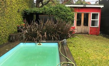 A 3/c de Av. Maipú, Casa en 2 Plantas, 5 Amb. con Fondo, Piscina y Cochera
